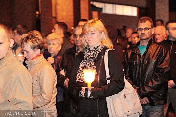 Jezus Chrystys Zmartwychwstał. Ogłosiły to kościelne dzwony w sobotnią noc