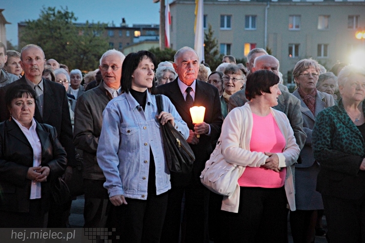 Nabożeństwo w kościele MBNP przed kanonizacją Jana XXIII i Jana Pawła II