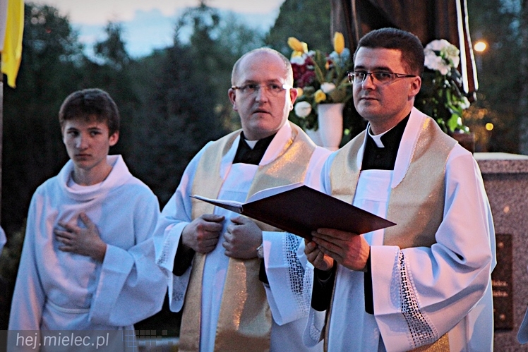 Nabożeństwo w kościele MBNP przed kanonizacją Jana XXIII i Jana Pawła II