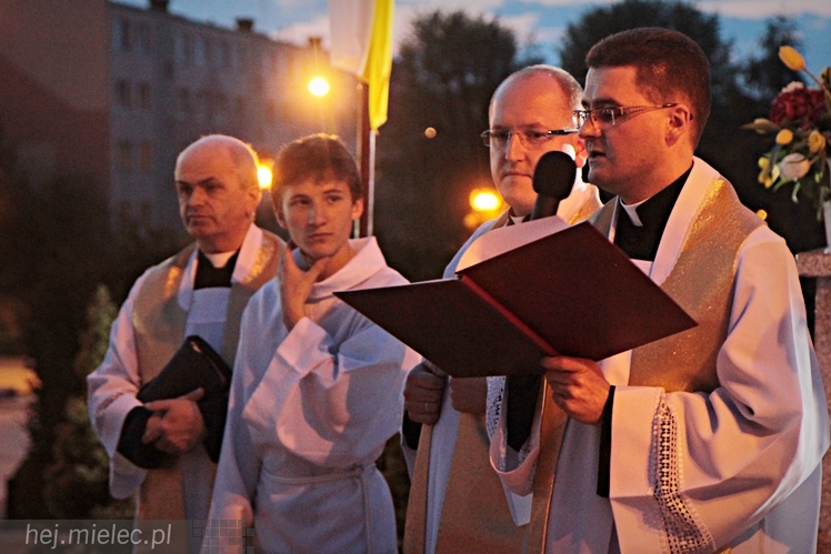 Nabożeństwo w kościele MBNP przed kanonizacją Jana XXIII i Jana Pawła II