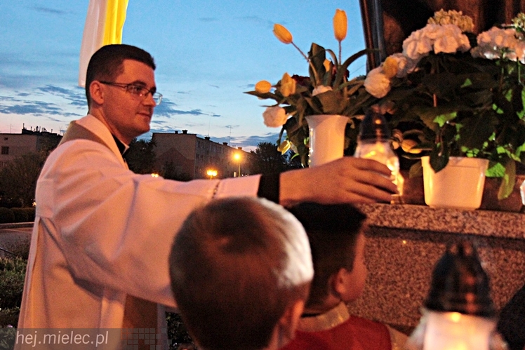 Nabożeństwo w kościele MBNP przed kanonizacją Jana XXIII i Jana Pawła II