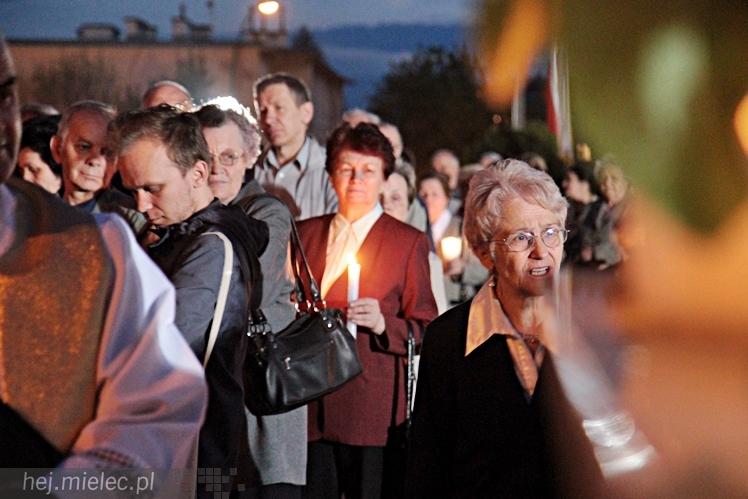 Nabożeństwo w kościele MBNP przed kanonizacją Jana XXIII i Jana Pawła II