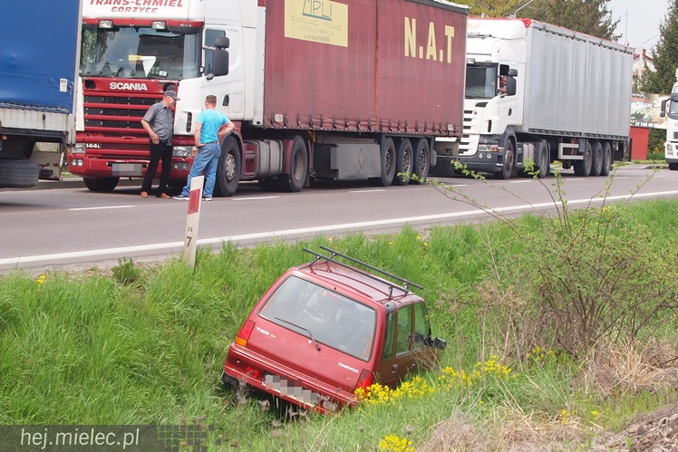 Zderzenie z udziałem quada na drodze z Mielca w kierunku Chorzelowa