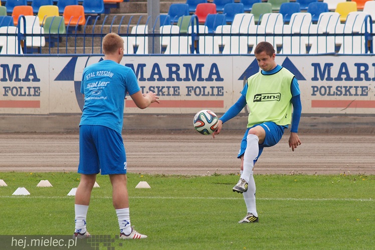 Stal Rzeszów pokonała Stal Mielec 2:0 w meczu II ligi piłkarskiej
