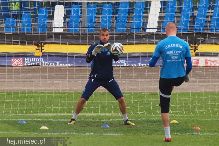 Stal Rzeszów pokonała Stal Mielec 2:0 w meczu II ligi piłkarskiej