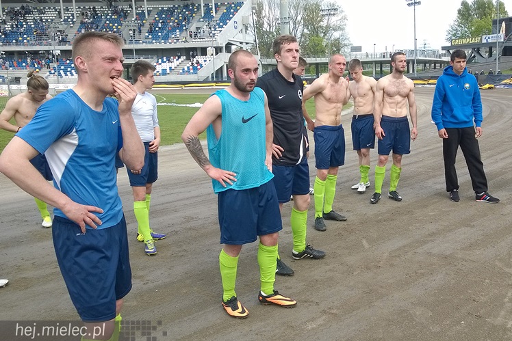 Stal Rzeszów pokonała Stal Mielec 2:0 w meczu II ligi piłkarskiej