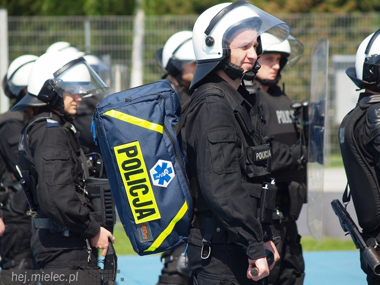 Policjanci z oddziałów prewencji ćwiczyli na Stadionie Miejskim w Mielcu
