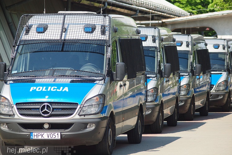 Policjanci z oddziałów prewencji ćwiczyli na Stadionie Miejskim w Mielcu