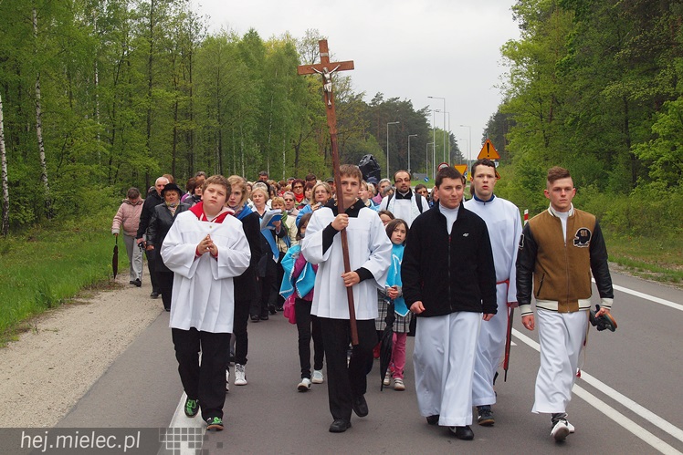 Dwieście osób pielgrzymowało do kapliczki cudami słynącej