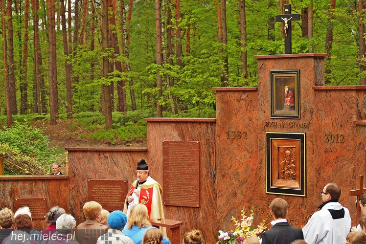 Dwieście osób pielgrzymowało do kapliczki cudami słynącej