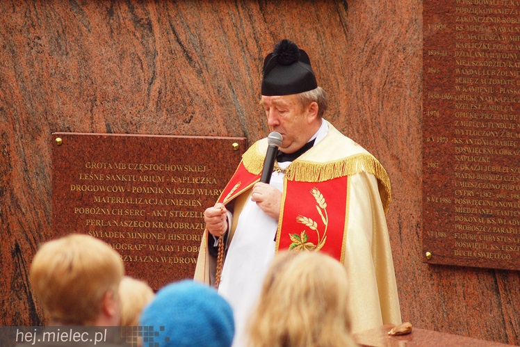 Dwieście osób pielgrzymowało do kapliczki cudami słynącej