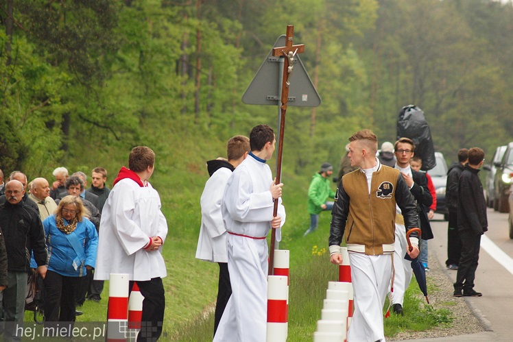 Dwieście osób pielgrzymowało do kapliczki cudami słynącej