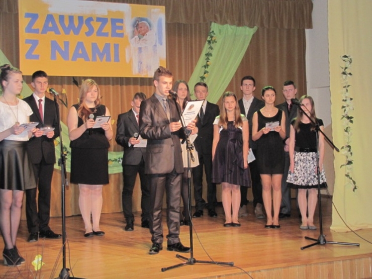 Wspomnienia poetycko-muzyczne z okazji kanonizacji Jana Pawła II pt. ?Zawsze z nami?