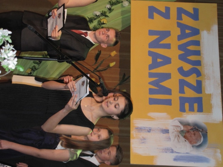 Wspomnienia poetycko-muzyczne z okazji kanonizacji Jana Pawła II pt. ?Zawsze z nami?