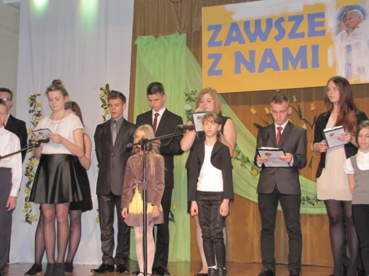Wspomnienia poetycko-muzyczne z okazji kanonizacji Jana Pawła II pt. ?Zawsze z nami?