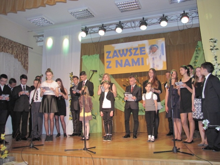 Wspomnienia poetycko-muzyczne z okazji kanonizacji Jana Pawła II pt. ?Zawsze z nami?