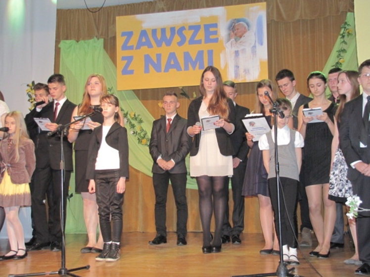 Wspomnienia poetycko-muzyczne z okazji kanonizacji Jana Pawła II pt. ?Zawsze z nami?
