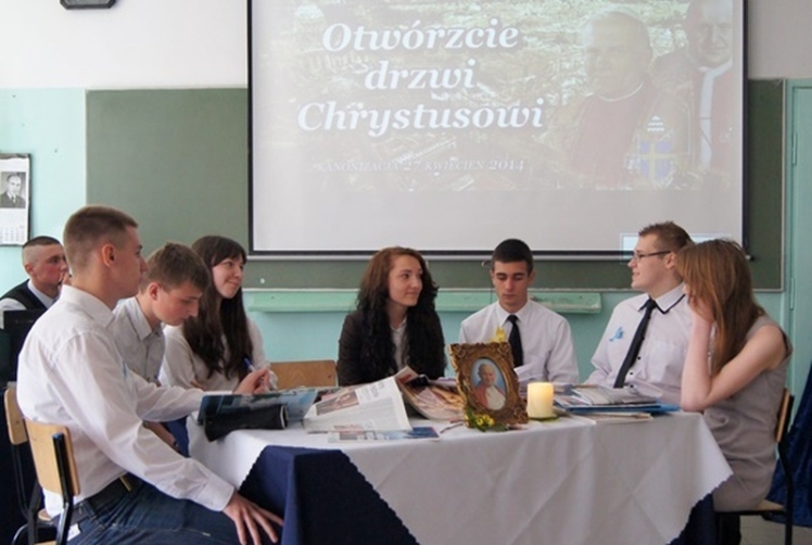Akademia w ZSB z okazji kanonizacji Jana Pawła II i Jana XIII