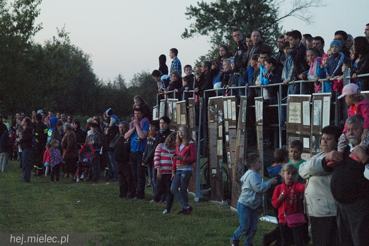 Przyszli zobaczyć jak ich dziadkowie walczyli z okupantem. Historyczny piknik w Podborzu
