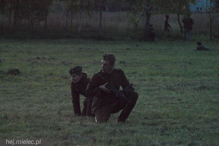 Przyszli zobaczyć jak ich dziadkowie walczyli z okupantem. Historyczny piknik w Podborzu