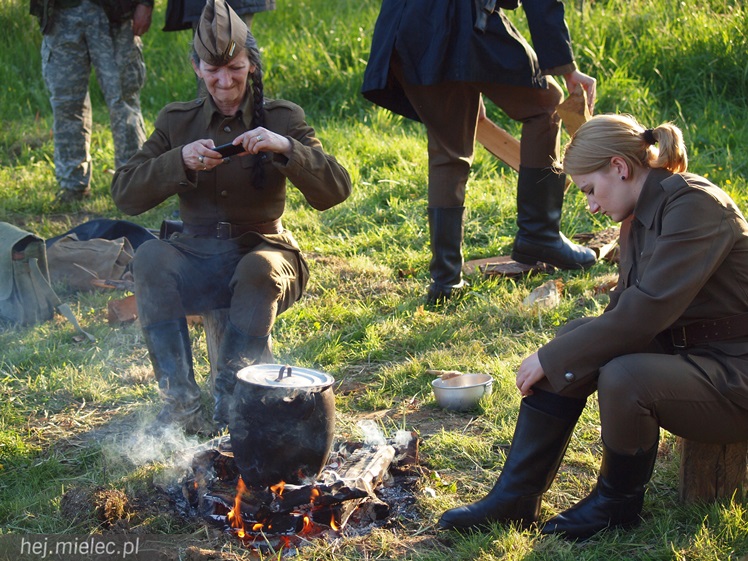 Przyszli zobaczyć jak ich dziadkowie walczyli z okupantem. Historyczny piknik w Podborzu