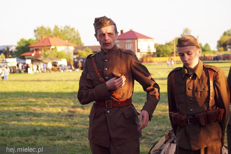 Przyszli zobaczyć jak ich dziadkowie walczyli z okupantem. Historyczny piknik w Podborzu