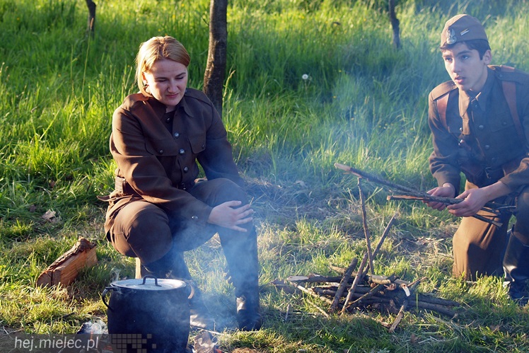 Przyszli zobaczyć jak ich dziadkowie walczyli z okupantem. Historyczny piknik w Podborzu