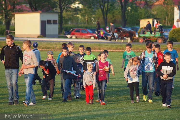 Przyszli zobaczyć jak ich dziadkowie walczyli z okupantem. Historyczny piknik w Podborzu