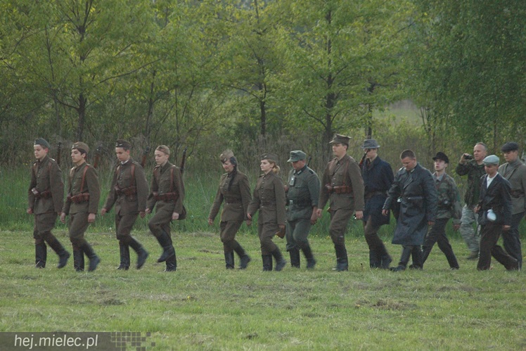 Przyszli zobaczyć jak ich dziadkowie walczyli z okupantem. Historyczny piknik w Podborzu