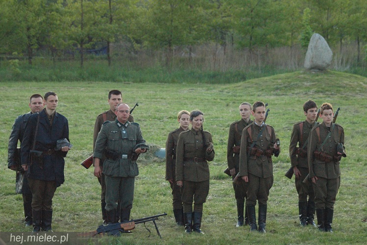 Przyszli zobaczyć jak ich dziadkowie walczyli z okupantem. Historyczny piknik w Podborzu