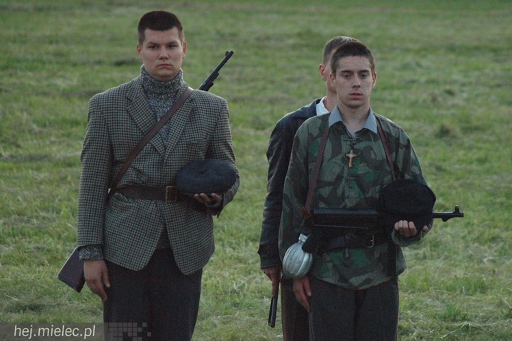 Przyszli zobaczyć jak ich dziadkowie walczyli z okupantem. Historyczny piknik w Podborzu
