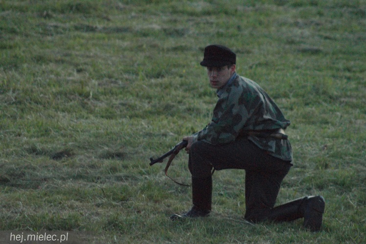 Przyszli zobaczyć jak ich dziadkowie walczyli z okupantem. Historyczny piknik w Podborzu