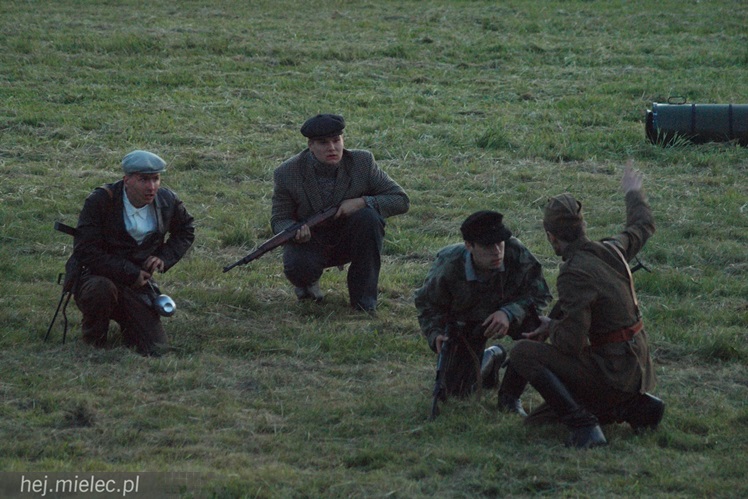 Przyszli zobaczyć jak ich dziadkowie walczyli z okupantem. Historyczny piknik w Podborzu