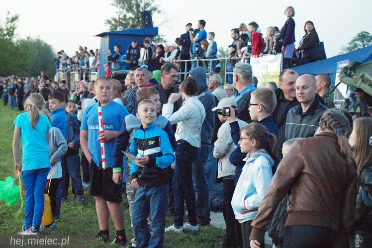 Przyszli zobaczyć jak ich dziadkowie walczyli z okupantem. Historyczny piknik w Podborzu