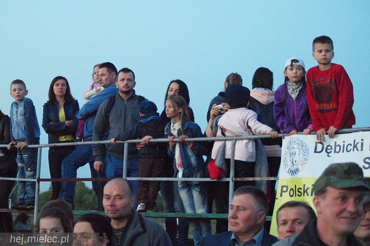 Przyszli zobaczyć jak ich dziadkowie walczyli z okupantem. Historyczny piknik w Podborzu