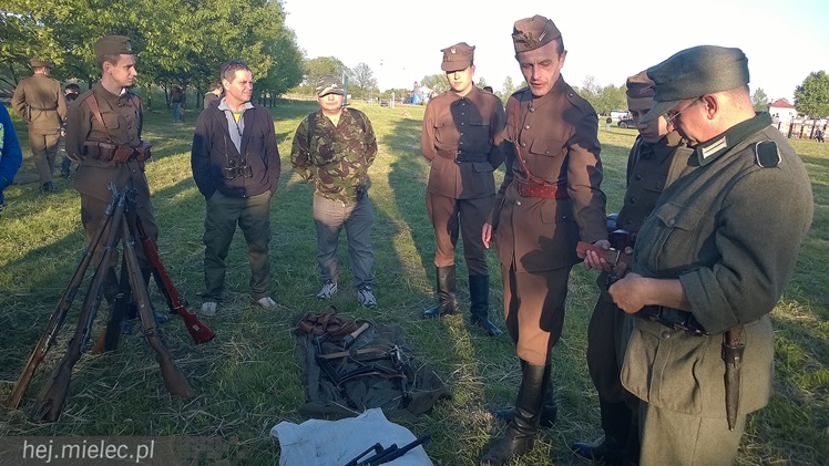 Przyszli zobaczyć jak ich dziadkowie walczyli z okupantem. Historyczny piknik w Podborzu