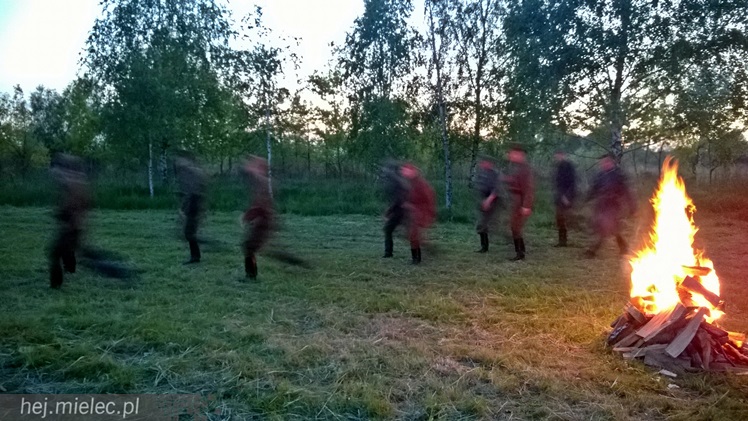 Przyszli zobaczyć jak ich dziadkowie walczyli z okupantem. Historyczny piknik w Podborzu