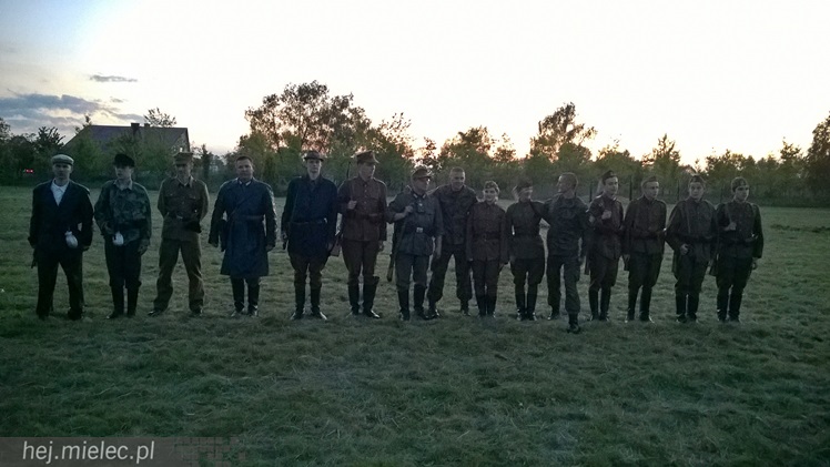Przyszli zobaczyć jak ich dziadkowie walczyli z okupantem. Historyczny piknik w Podborzu