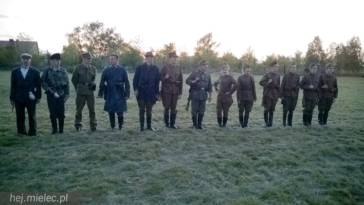Przyszli zobaczyć jak ich dziadkowie walczyli z okupantem. Historyczny piknik w Podborzu