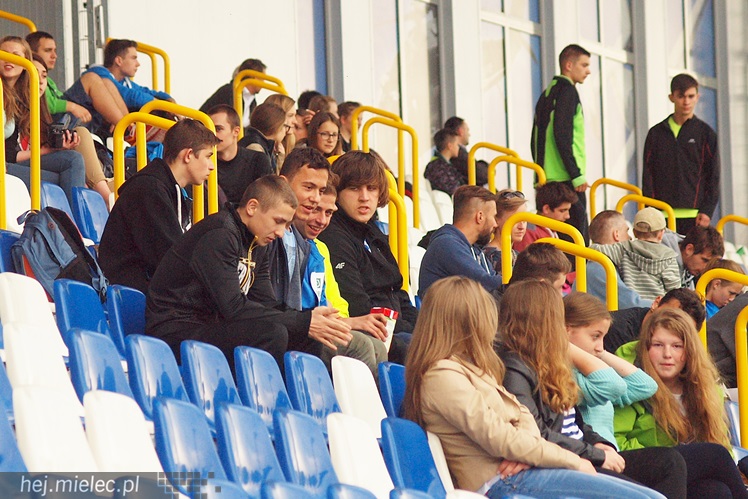 Kilkaset osób na starcie pierwszych zawodów LA na Stadionie Miejskim w tym sezonie