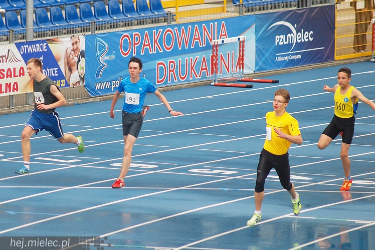 Kilkaset osób na starcie pierwszych zawodów LA na Stadionie Miejskim w tym sezonie