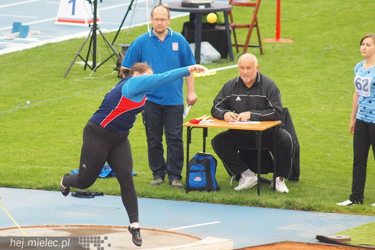 Kilkaset osób na starcie pierwszych zawodów LA na Stadionie Miejskim w tym sezonie