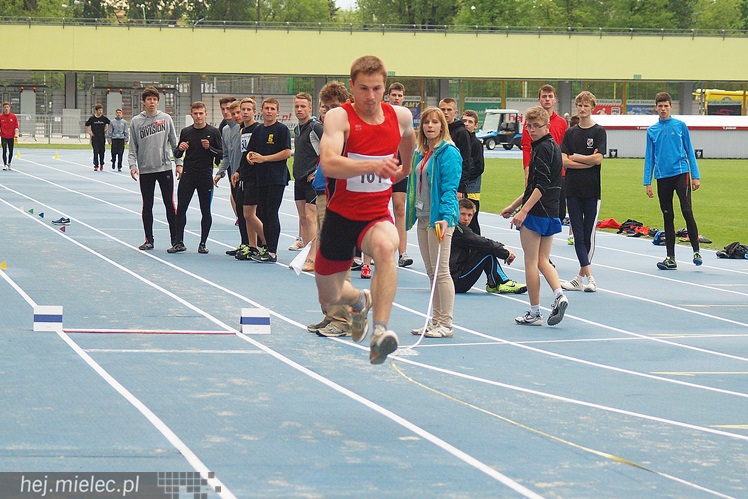 Kilkaset osób na starcie pierwszych zawodów LA na Stadionie Miejskim w tym sezonie