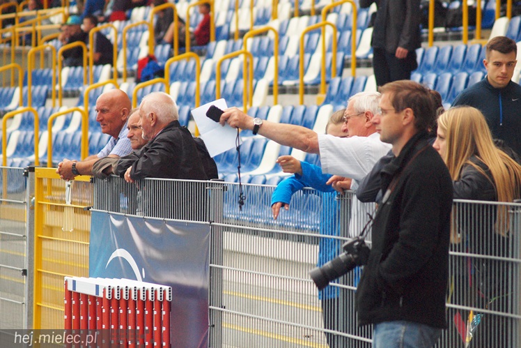 Kilkaset osób na starcie pierwszych zawodów LA na Stadionie Miejskim w tym sezonie