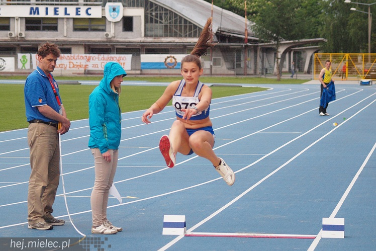 Kilkaset osób na starcie pierwszych zawodów LA na Stadionie Miejskim w tym sezonie
