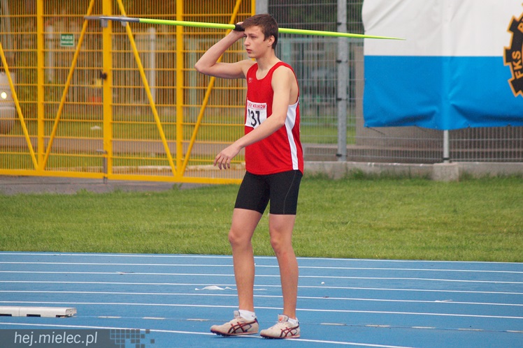 Kilkaset osób na starcie pierwszych zawodów LA na Stadionie Miejskim w tym sezonie