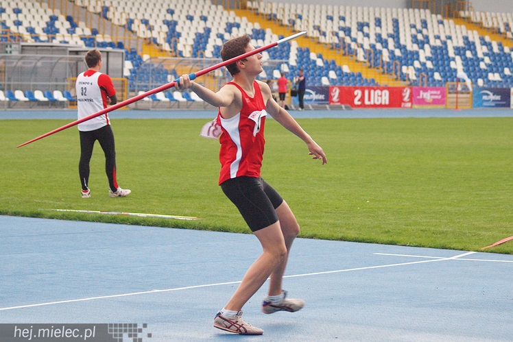 Kilkaset osób na starcie pierwszych zawodów LA na Stadionie Miejskim w tym sezonie