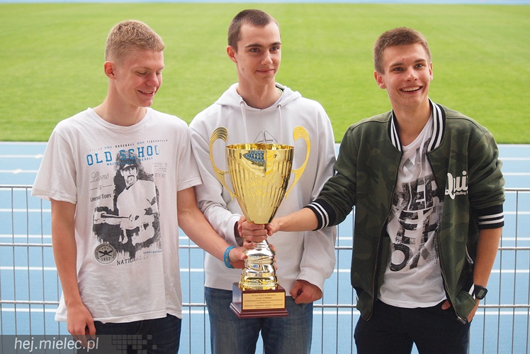 Kilkaset osób na starcie pierwszych zawodów LA na Stadionie Miejskim w tym sezonie