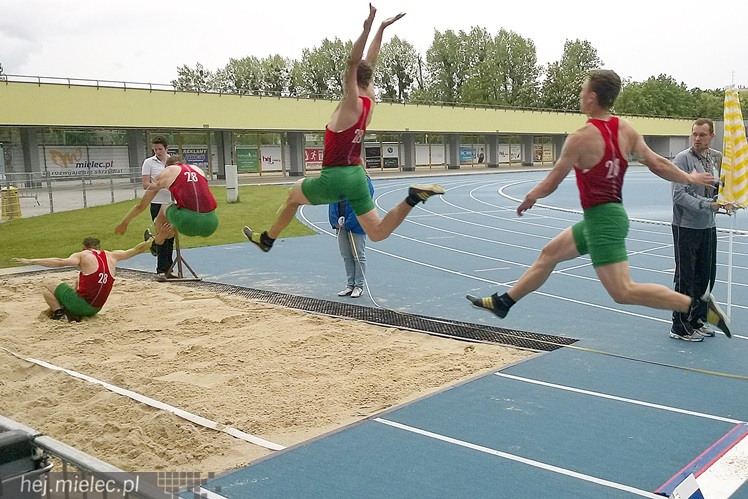 Kilkaset osób na starcie pierwszych zawodów LA na Stadionie Miejskim w tym sezonie