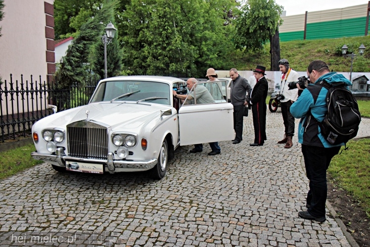 Zabytkowe pojazdy otoczyły Jadernówkę, nowoczesne roboty wypełniły wnętrza -  Noc Muzeum 2014
